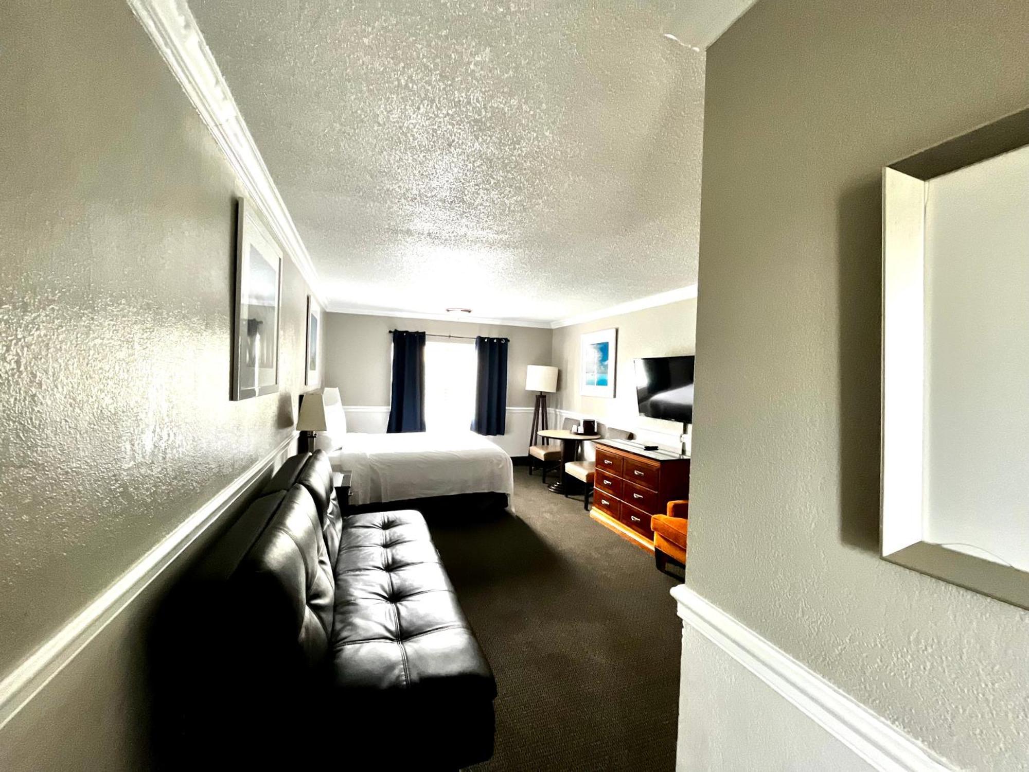 At Home Inn - Pensacola Ferry Pass Екстериор снимка
