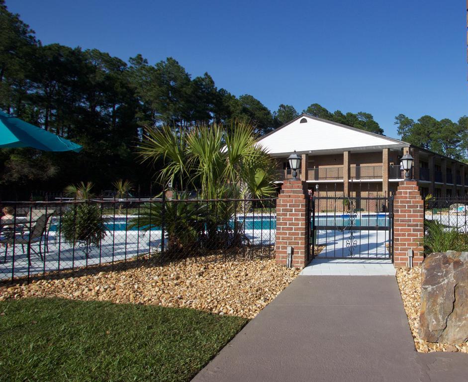 At Home Inn - Pensacola Ferry Pass Екстериор снимка