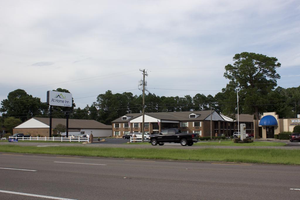 At Home Inn - Pensacola Ferry Pass Екстериор снимка
