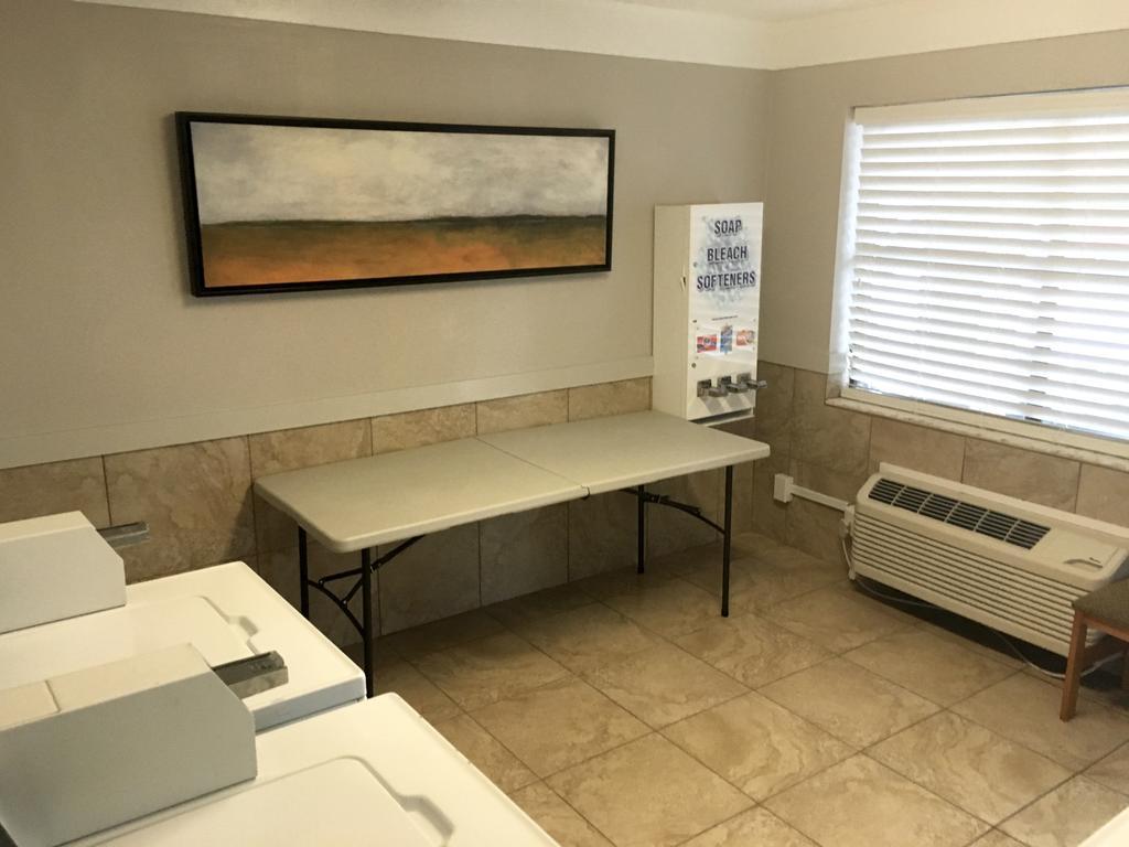 At Home Inn - Pensacola Ferry Pass Екстериор снимка